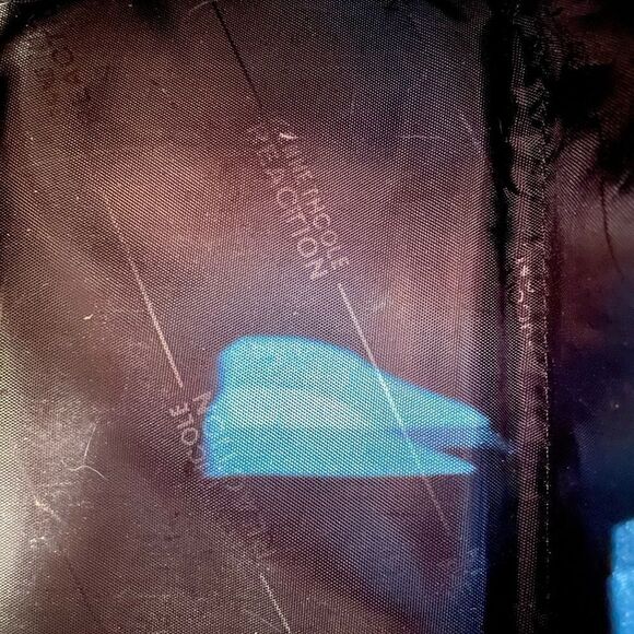 BLACK LEATHER TOILETRY CASE BY KENNETH COLE - Picture 5 of 5